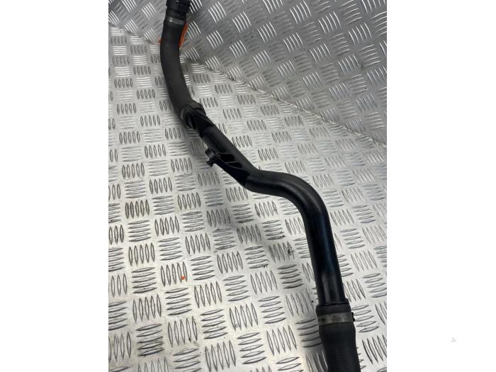 Begagnade Vattenrör Peugeot Boxer (U9) 2.2 HDi 130 Euro 5 Pris € 45,00 Marginaltabell erbjuds av EU Engines & Parts BV