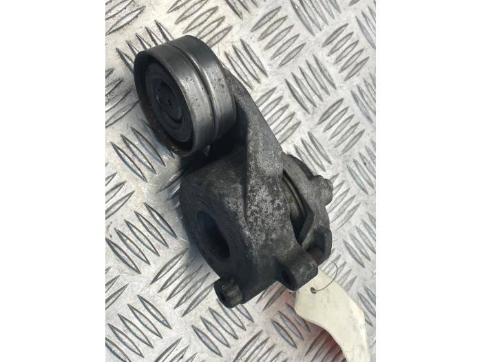 Usados Rodillo tensor correa múltiple Mercedes Vito (639.6) 3.0 122 CDI V6 24V Precio € 20,00 Norma de margen ofrecido por EU Engines & Parts BV