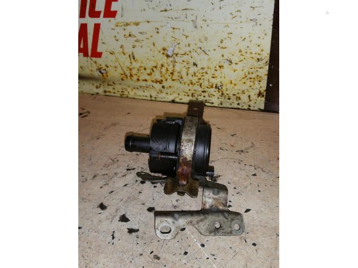 Begagnade Extra vattenpump Mercedes B (W246/W242) 1.6 B-200 BlueEFFICIENCY Turbo 16V Pris € 30,00 Marginaltabell erbjuds av EU Engines & Parts BV