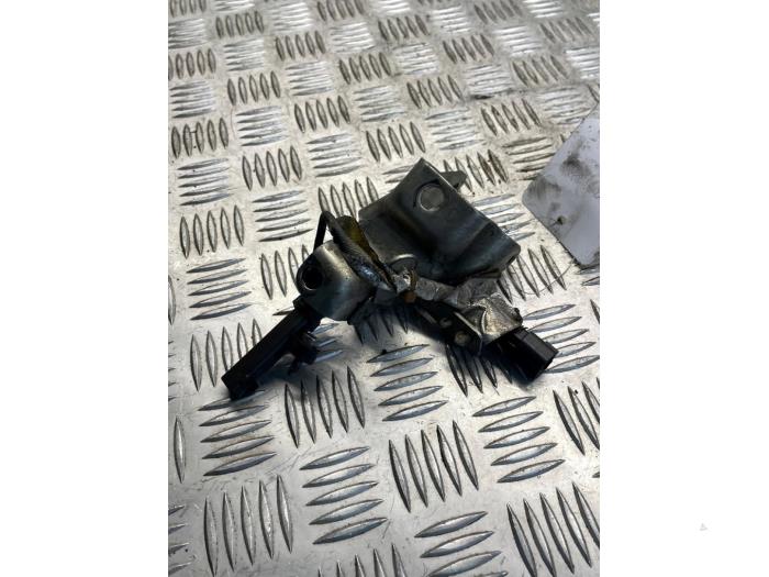 Begagnade Vevaxelsensor Landrover Range Rover Sport (LW) 3.0 TDV6 Pris € 25,00 Marginaltabell erbjuds av EU Engines & Parts BV