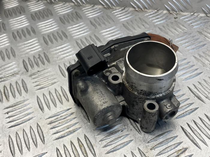 Begagnade Spjällhus Ford Focus 3 Wagon 1.0 Ti-VCT EcoBoost 12V 125 Pris € 50,00 Marginaltabell erbjuds av EU Engines & Parts BV