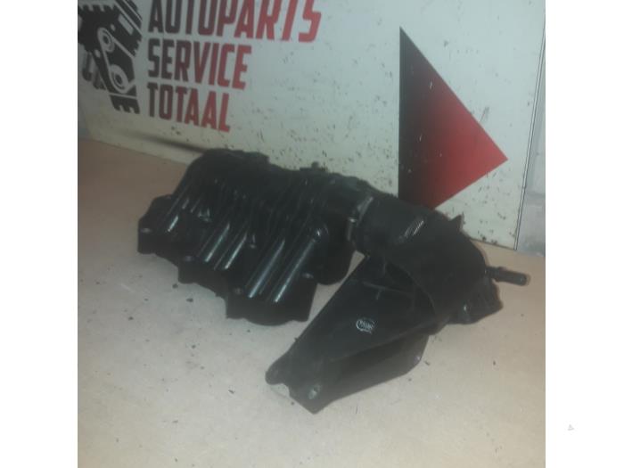 Używane Kolektor dolotowy Ford Focus 3 Wagon 1.0 Ti-VCT EcoBoost 12V 100 Cena € 45,00 Procedura marży oferowane przez EU Engines & Parts BV