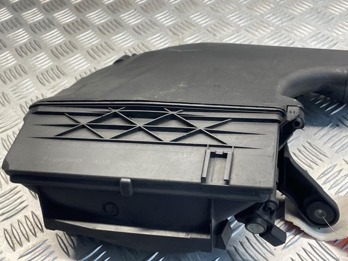 Begagnade Luftfilterhus Mercedes ML III (166) 3.0 ML-350 BlueTEC V6 24V 4-Matic Pris € 50,00 Marginaltabell erbjuds av EU Engines & Parts BV