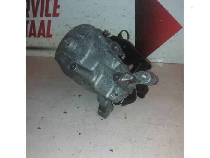 Gebrauchte Ölfiltergehäuse Ford Focus 3 1.6 TDCi Preis € 35,00 Margenregelung angeboten von EU Engines & Parts BV
