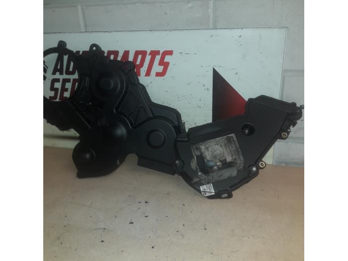 Usagé Couvercle de distribution Ford Focus 3 1.6 TDCi Prix € 40,00 Règlement à la marge proposé par EU Engines & Parts BV