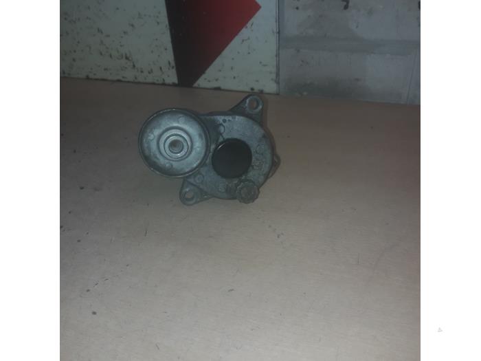 Usados Rodillo tensor correa múltiple Mercedes Vito (639.6) 2.2 116 CDI 16V Euro 5 Precio € 20,00 Norma de margen ofrecido por EU Engines & Parts BV
