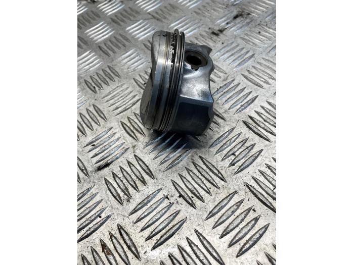 Kolben van een Skoda Octavia Combi (1Z5) 1.8 TSI 16V 4x4 2009