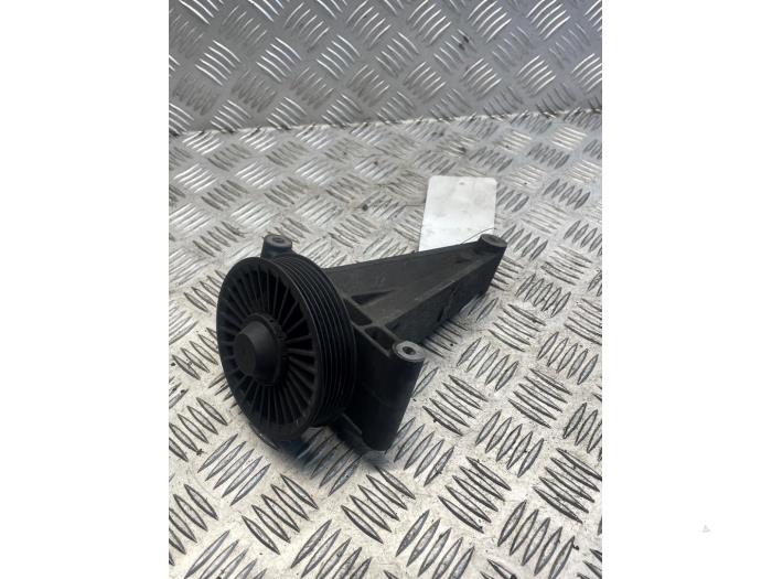 Usados Rodillo tensor correa múltiple Mercedes Sprinter 3,5t (906.63) 313 CDI 16V Precio € 25,00 Norma de margen ofrecido por EU Engines & Parts BV