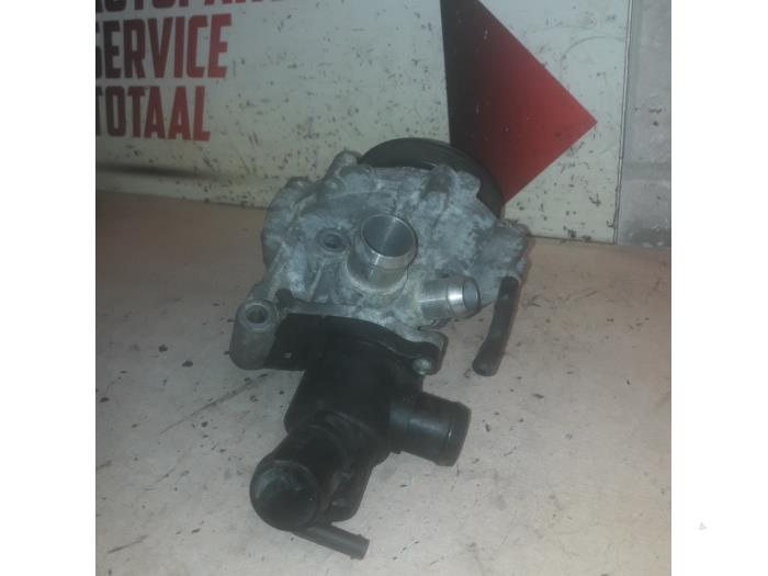 Vattenpump från en Mercedes-Benz B (W246/W242) 1.5 B-180 CDI,d 16V 2017