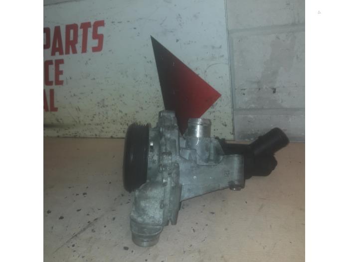 Vattenpump från en Mercedes-Benz B (W246/W242) 1.5 B-180 CDI,d 16V 2017