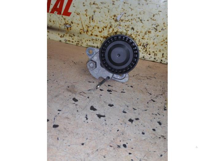 Usados Rodillo tensor correa múltiple Volkswagen Golf VII (AUA) 1.4 TSI BlueMotion Technology 125 16V Precio € 25,00 Norma de margen ofrecido por EU Engines & Parts BV