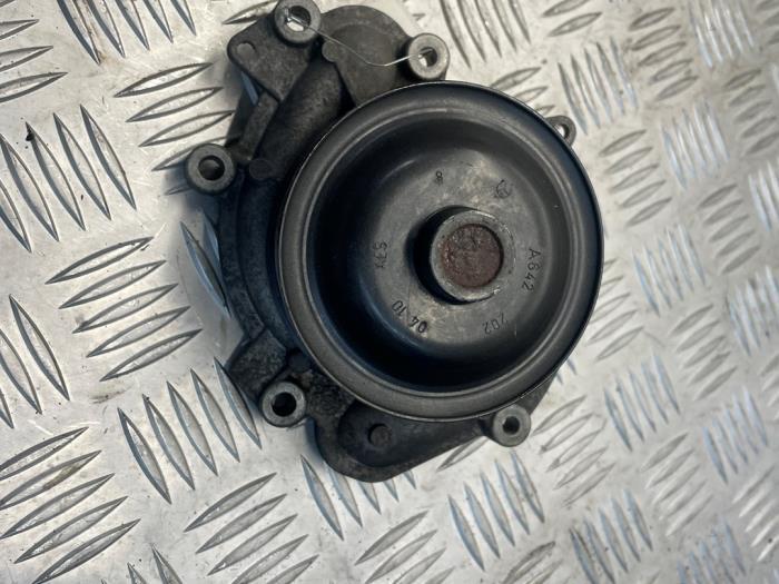 Begagnade Vattenpump Mercedes ML II (164/4JG) 3.0 ML-320 CDI 4-Matic V6 24V Pris € 35,00 Marginaltabell erbjuds av EU Engines & Parts BV
