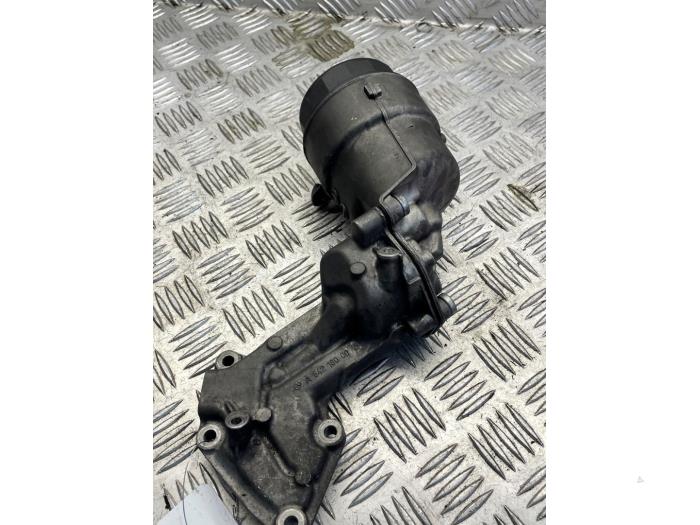 Gebrauchte Ölfiltergehäuse Mercedes Sprinter 3,5t (906.63) 319 CDI,BlueTEC V6 24V Preis € 35,00 Margenregelung angeboten von EU Engines & Parts BV