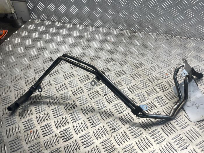 Usagé Conduit de carburant Mercedes E (W211) 3.0 E-320 CDI 24V Prix € 25,00 Règlement à la marge proposé par EU Engines & Parts BV