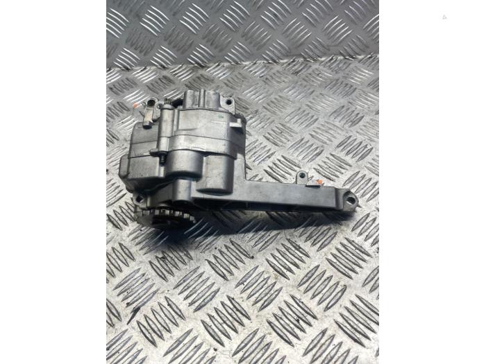 Używane Pompa oleju Mercedes E (C207) E-350 CDI V6 24V Cena € 50,00 Procedura marży oferowane przez EU Engines & Parts BV