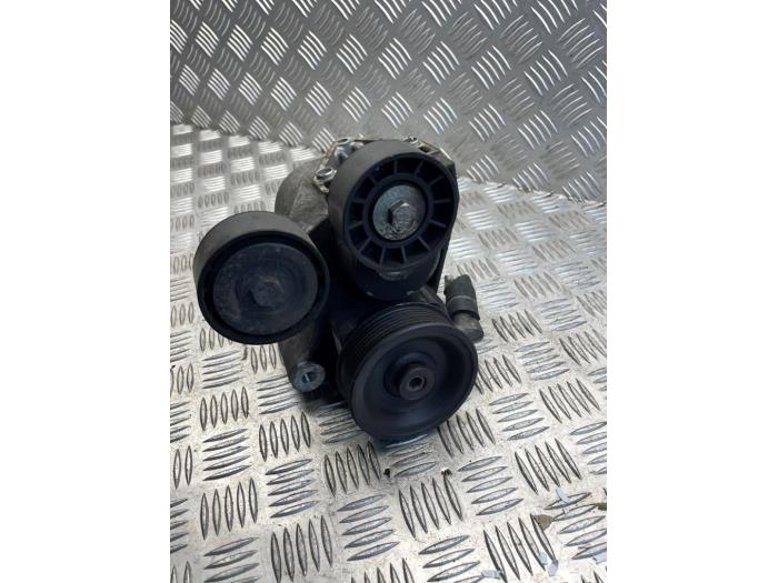 Begagnade Servostyrningspump Iveco New Daily VI 33S11,35C11, 35S11 Pris € 100,00 Marginaltabell erbjuds av EU Engines & Parts BV