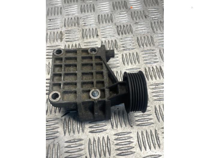 Usagé Support dynamo bas Audi A6 (C6) 2.7 TDI V6 24V Prix € 25,00 Règlement à la marge proposé par EU Engines & Parts BV