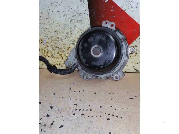 Begagnade Vattenpump Mercedes E (W213) E-220d 2.0 Turbo 16V Pris € 20,00 Marginaltabell erbjuds av EU Engines & Parts BV