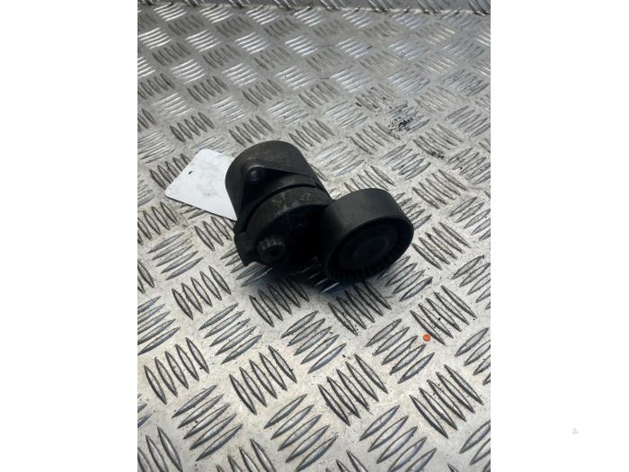 Usados Rodillo tensor correa múltiple Mercedes C (C205) C-180 1.6 16V Precio € 25,00 Norma de margen ofrecido por EU Engines & Parts BV