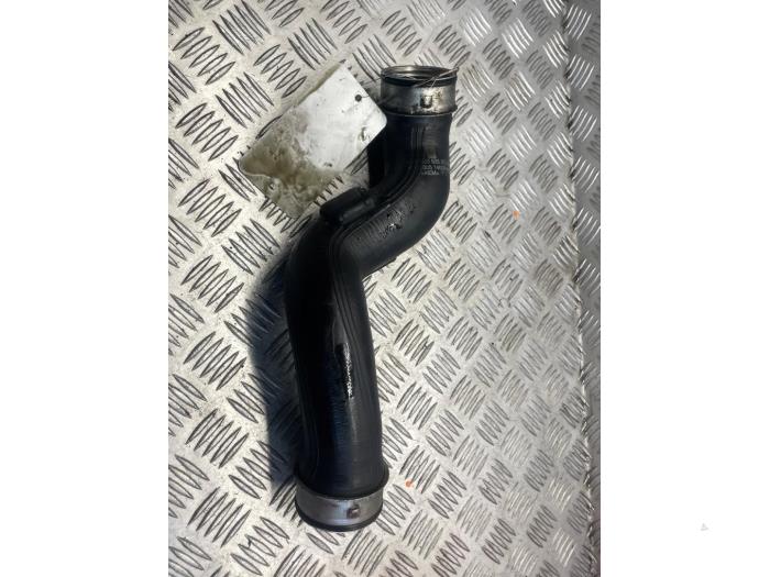 Gebrauchte Intercooler Schlauch Mercedes C Combi (S203) 2.2 C-200 CDI 16V Preis € 25,00 Margenregelung angeboten von EU Engines & Parts BV