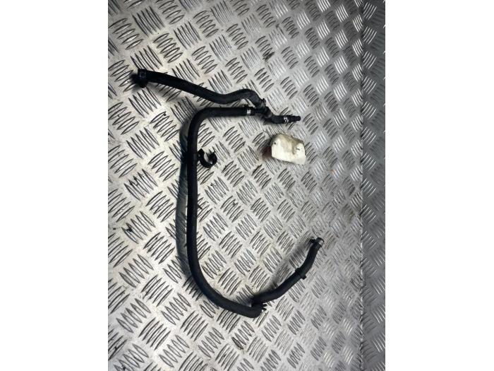 Usagé Conduit (divers) Mercedes E (W211) 3.0 E-320 CDI V6 24V Prix € 25,00 Règlement à la marge proposé par EU Engines & Parts BV