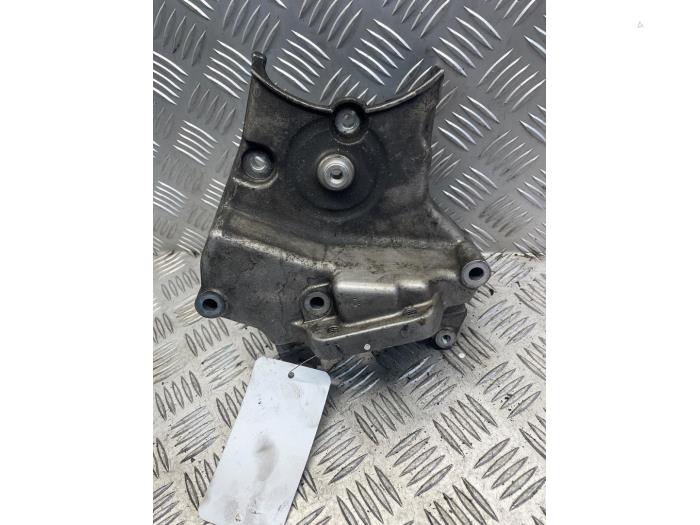 Used Engine mount Opel Zafira (M75) 1.9 CDTI Price € 40,00 Margin scheme offered by EU Engines & Parts BV