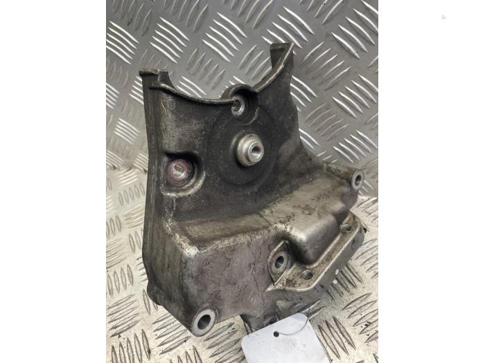 Engine mount from a Opel Zafira (M75) 1.9 CDTI 2014