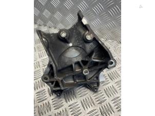 Engine mount from a Opel Zafira (M75) 1.9 CDTI 2014