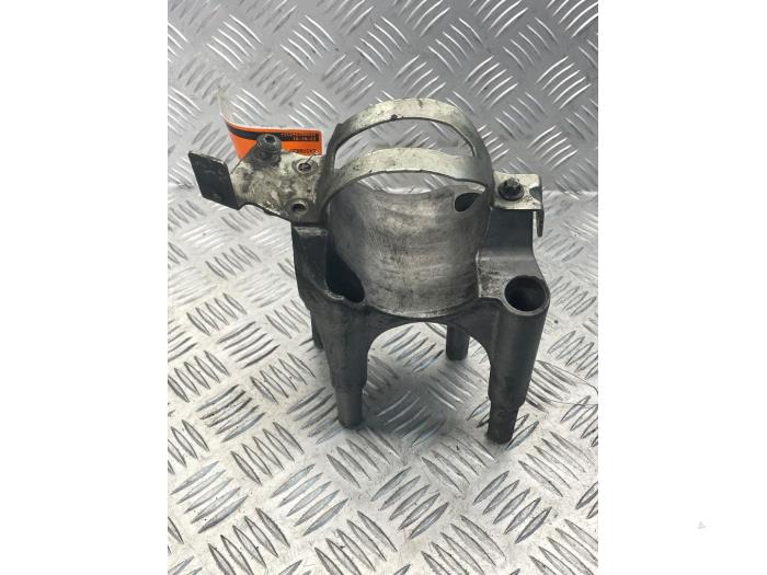Used Engine mount Mercedes Vito (639.6) 2.2 109 CDI 16V Price € 35,00 Margin scheme offered by EU Engines & Parts BV