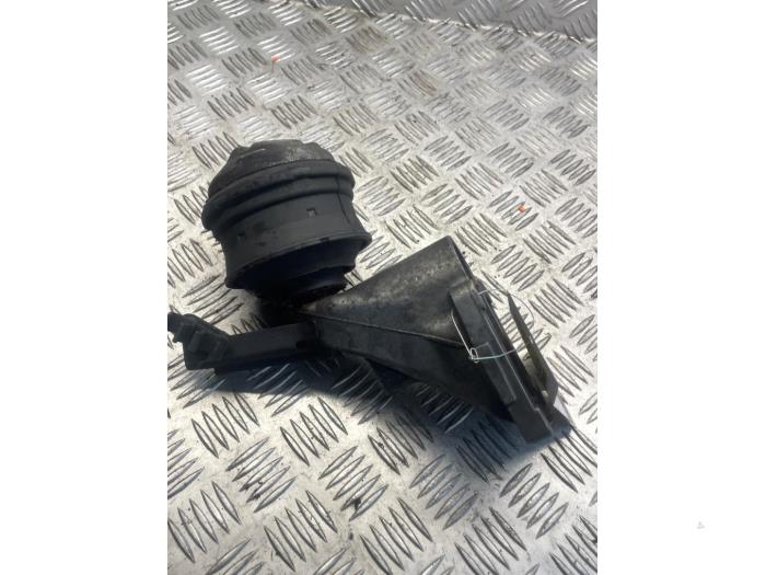 Used Engine mount Mercedes C (W202) 2.2 C-220 CDI 16V Price € 45,00 Margin scheme offered by EU Engines & Parts BV