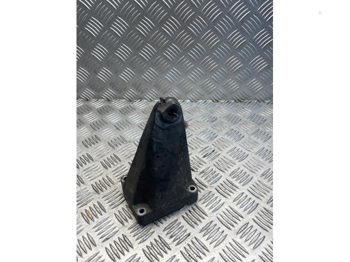 Used Engine mount Mercedes CLC (C203) 2.2 220 CDI 16V Price € 25,00 Margin scheme offered by EU Engines & Parts BV