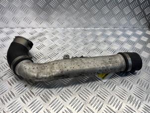 Intercooler Rohr van een Mercedes-Benz C Estate (S205) C-220 d 2.2 16V 4-Matic 2018