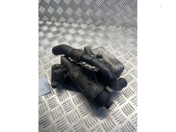 Gebrauchte Ölfiltergehäuse Renault Master III (MA/MB/MC/MD/MH/MF/MG/MH) 2.3 dCi 16V Preis € 50,00 Margenregelung angeboten von EU Engines & Parts BV