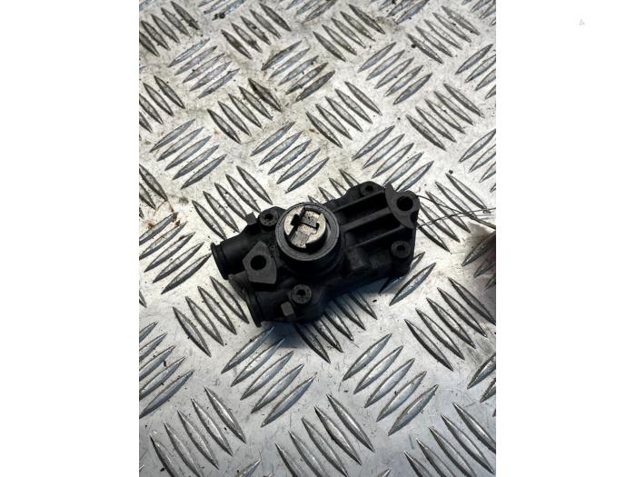 Begagnade Extra vattenpump Mercedes B-Klasse Pris € 35,00 Marginaltabell erbjuds av EU Engines & Parts BV