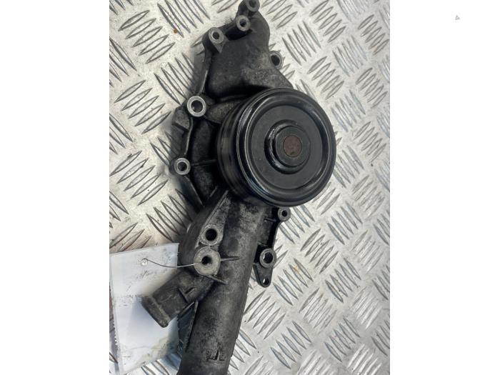 Begagnade Vattenpump Mercedes C (W203) 2.2 C-220 CDI 16V Pris € 30,00 Marginaltabell erbjuds av EU Engines & Parts BV