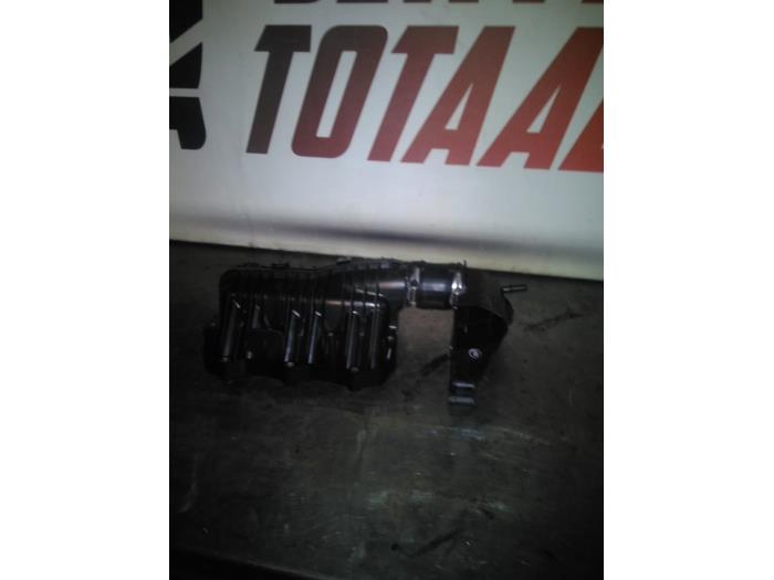 Używane Kolektor dolotowy Ford Focus 3 Wagon 1.0 Ti-VCT EcoBoost 12V 100 Cena € 75,00 Procedura marży oferowane przez EU Engines & Parts BV