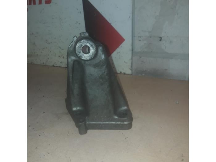 Used Engine mount Mercedes S (W221) 3.0 S-350 BlueTec 24V Price € 35,00 Margin scheme offered by EU Engines & Parts BV