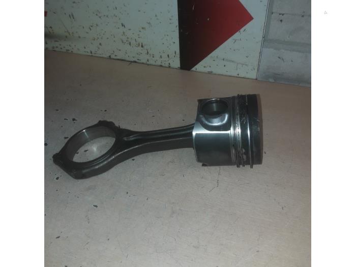 Usagé Piston Volkswagen Touareg (7PA/PH) 3.0 TDI V6 24V Prix € 125,00 Règlement à la marge proposé par EU Engines & Parts BV