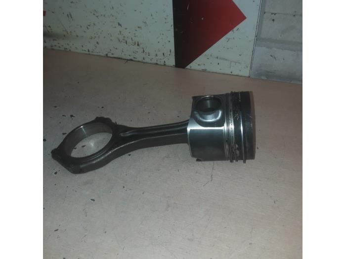 Usagé Piston Volkswagen Touareg (7PA/PH) 3.0 TDI V6 24V Prix € 125,00 Règlement à la marge proposé par EU Engines & Parts BV