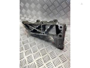 Engine mount from a Iveco New Daily VI 33S13, 35C13, 35S13 2016