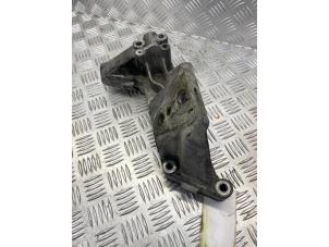 Engine mount from a Iveco New Daily VI 33S13, 35C13, 35S13 2016