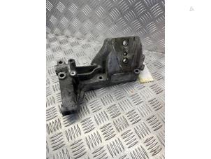 Engine mount from a Iveco New Daily VI 33S13, 35C13, 35S13 2016