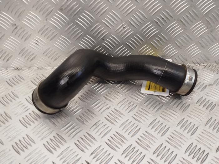 Gebrauchte Intercooler Schlauch Mercedes CLK (C209) 2.2 220 CDI 16V Preis € 20,00 Margenregelung angeboten von EU Engines & Parts BV