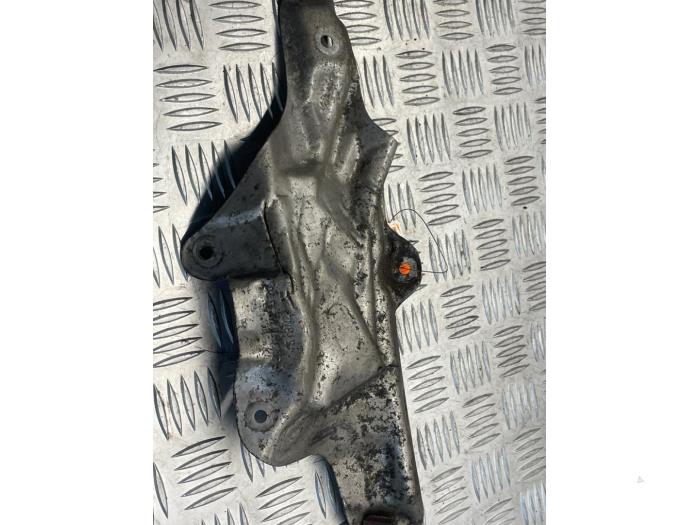 Begagnade Värmesköld Mercedes A (W176) 1.6 A-200 16V Pris € 15,00 Marginaltabell erbjuds av EU Engines & Parts BV