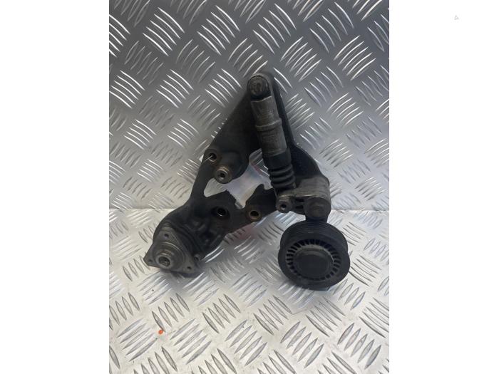 Usados Rodillo tensor correa múltiple Volkswagen Crafter 2.5 TDI 28/30/32/35 MWB Precio € 45,00 Norma de margen ofrecido por EU Engines & Parts BV