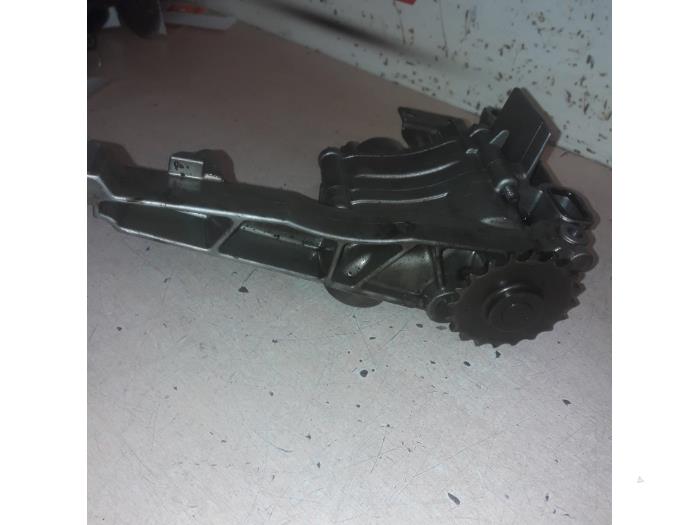Begagnade Oljepump Mercedes Vito (639.6) 3.0 122 CDI V6 24V Pris € 50,00 Marginaltabell erbjuds av EU Engines & Parts BV