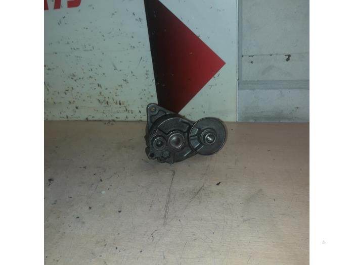 Usados Rodillo tensor correa múltiple Mercedes E (VF211) 2.2 E-220 CDI 16V Precio € 20,00 Norma de margen ofrecido por EU Engines & Parts BV