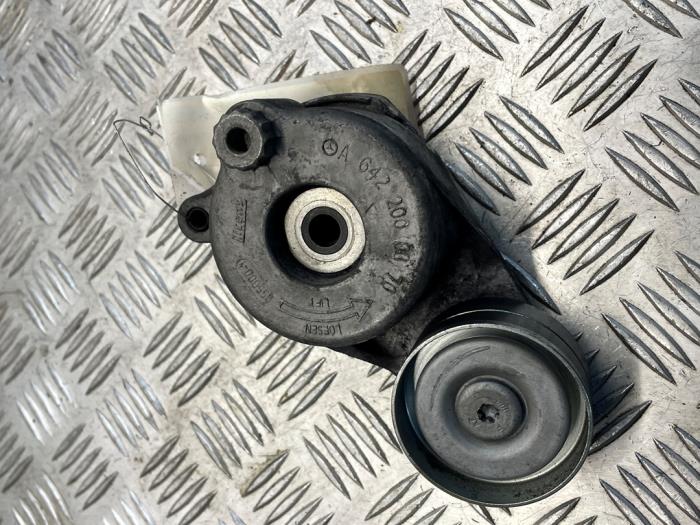 Usados Rodillo tensor correa múltiple Chrysler 300 C 3.0 CRD V6 24V Precio € 25,00 Norma de margen ofrecido por EU Engines & Parts BV