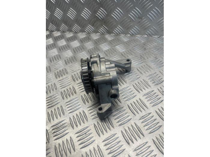 Gebrauchte Ölpumpe Volkswagen Transporter/Caravelle T5 2.0 TDI DRF Preis € 50,00 Margenregelung angeboten von EU Engines & Parts BV