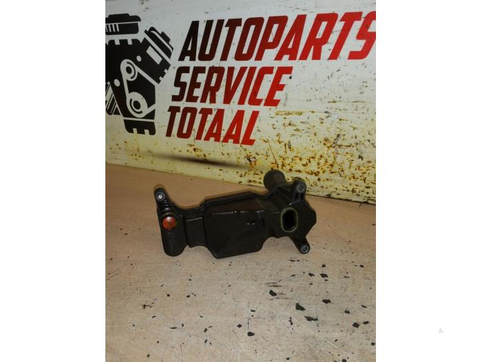 Usagé Ventilation carter Mercedes A (W176) 1.6 A-200 16V Prix € 45,00 Règlement à la marge proposé par EU Engines & Parts BV